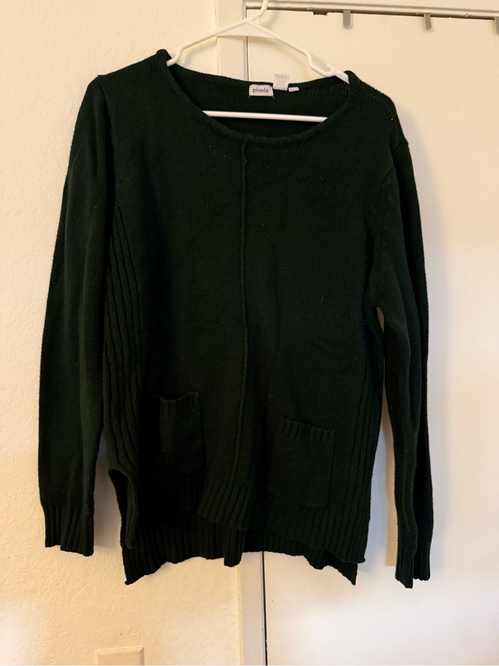 Plumisia Dark Green Crewneck Sweater with Front Pockets